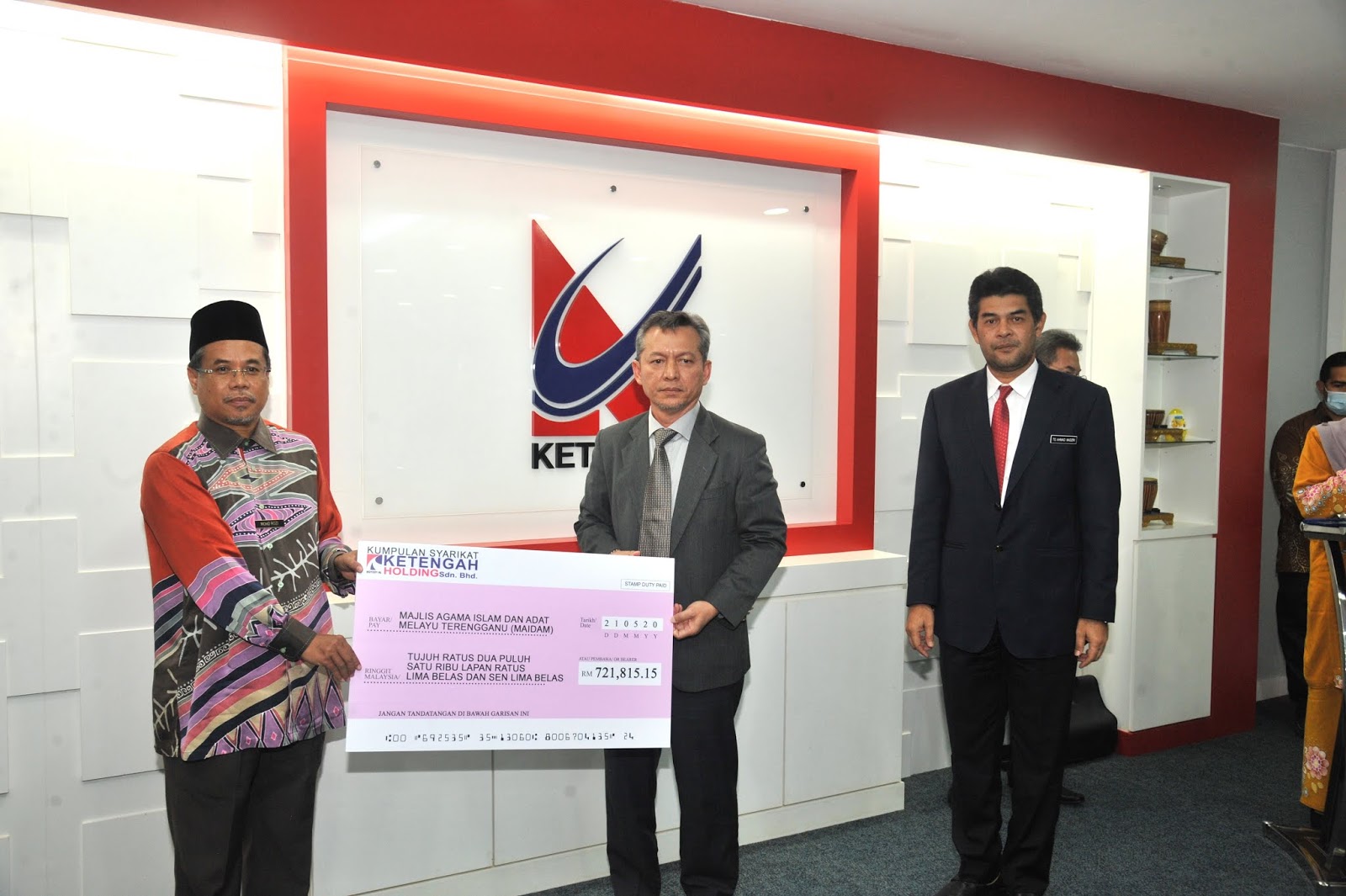 KHSB Serah Zakat Perniagaan RM721,815.15 Kepada MAIDAM