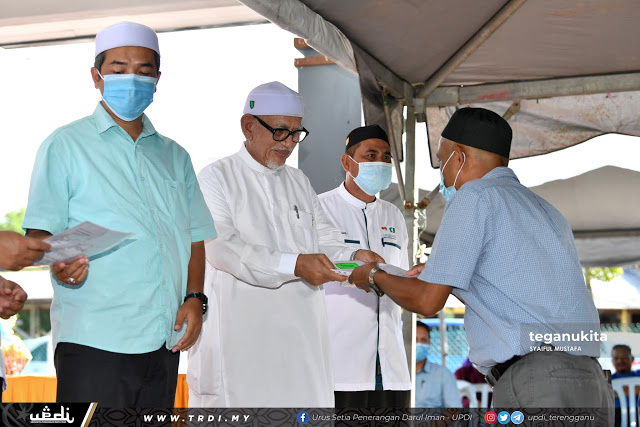 Abdul Hadi Serah 42 Suratan Hak Milik Dan Borang 5A RTB Jambu Bongkok Terengganu