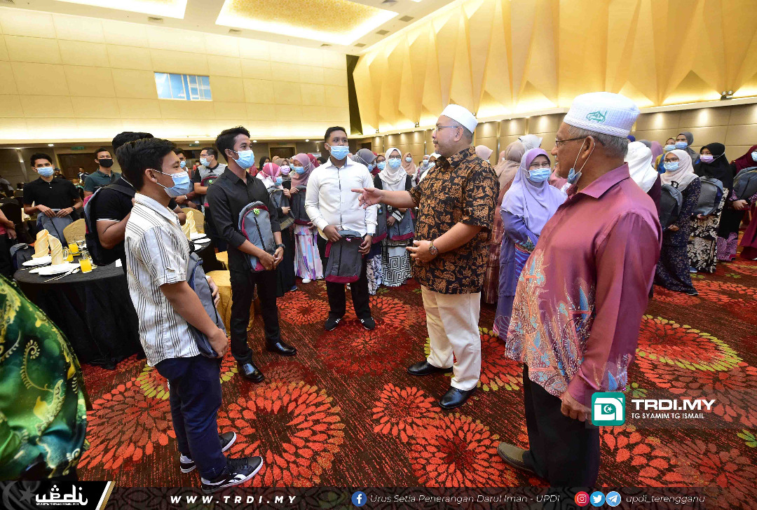 Wan Sukairi Rai 102 Bakal Mahasiswa Dari DUN Wakaf Mempelam