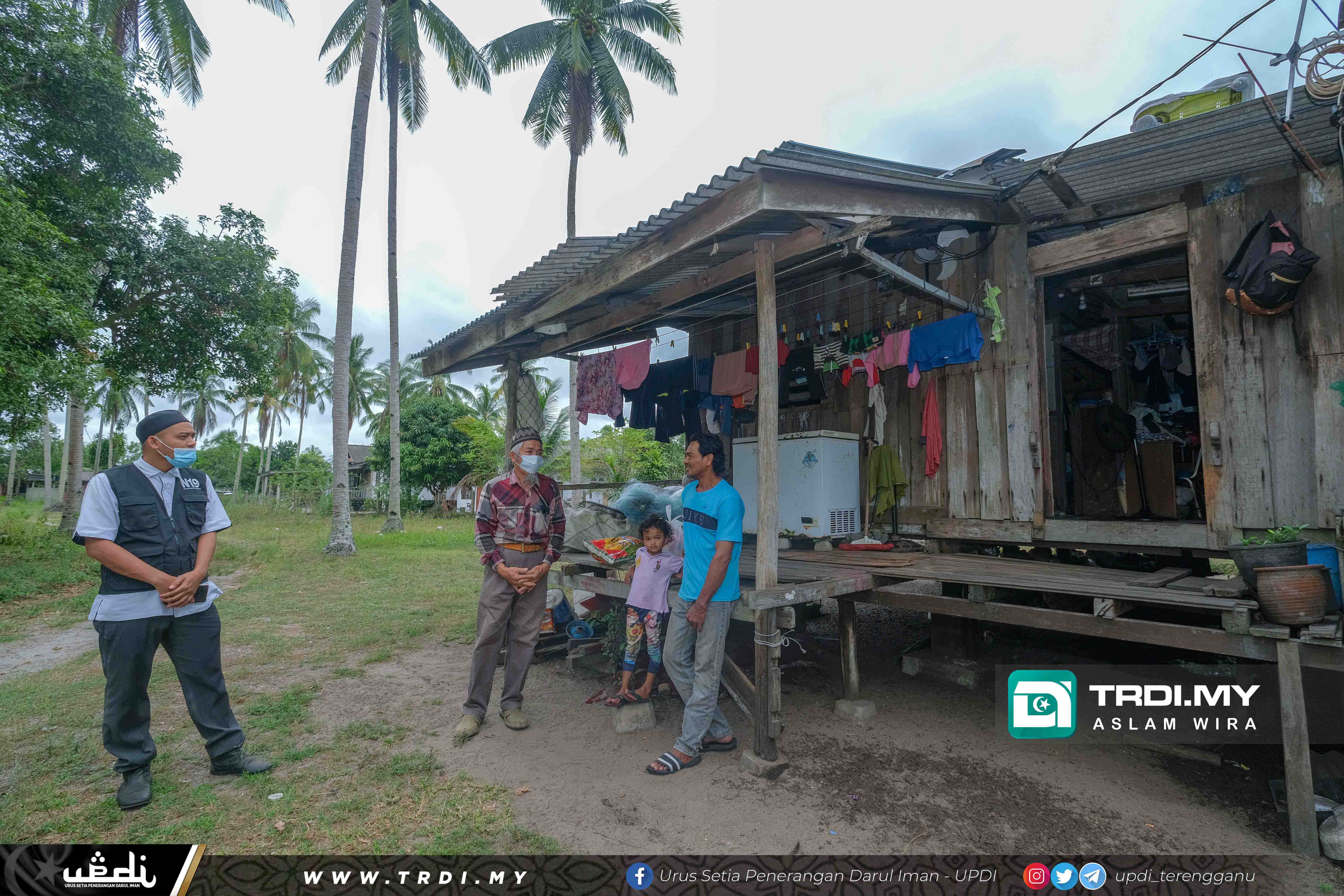 Nelayan Terima Bantuan Bina Baru Rumah LKIM
