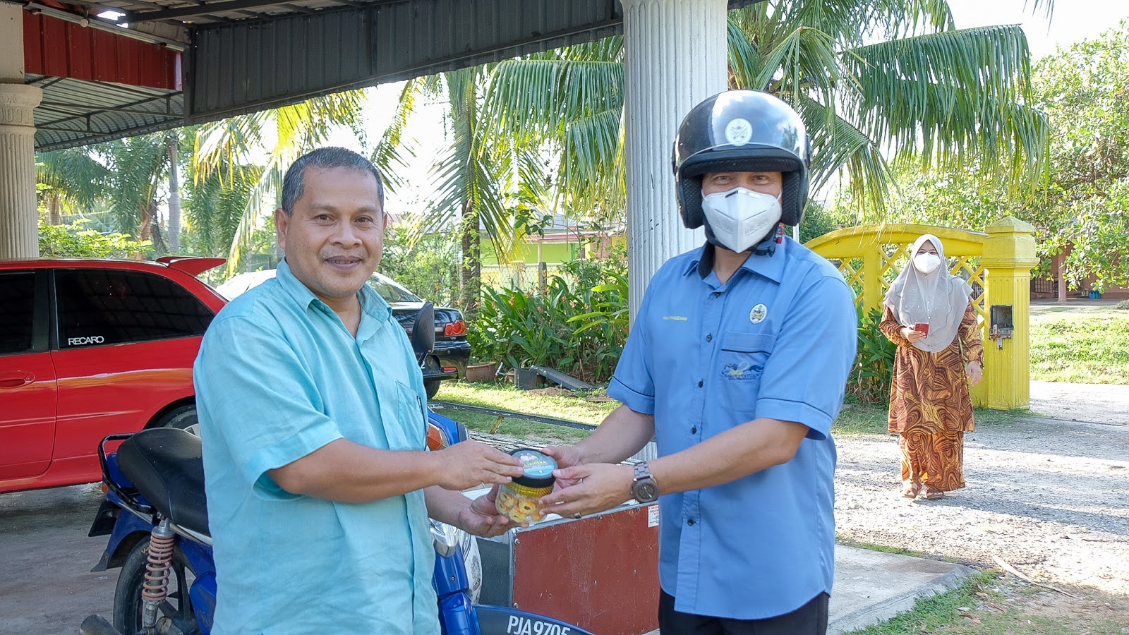 ADUN Kota Putera Agih 10,000 Bekas Kuih Raya
