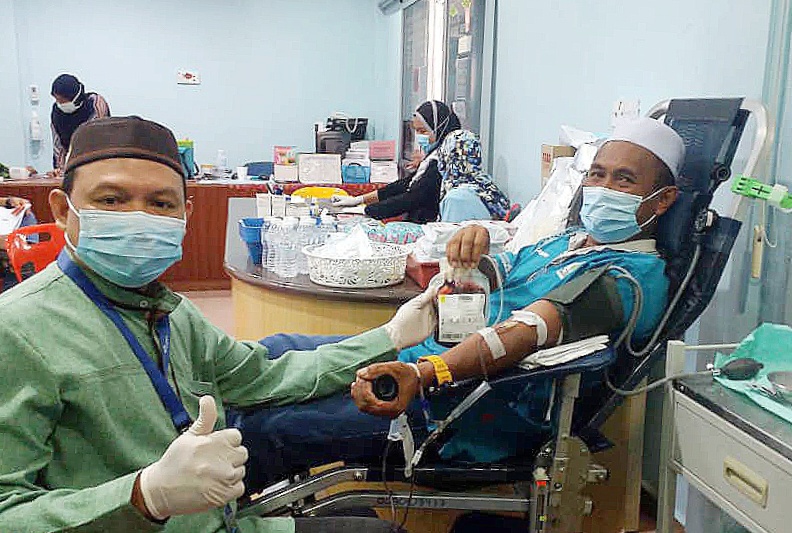 MPKK DUN Kijal Mengisi Tabung Darah