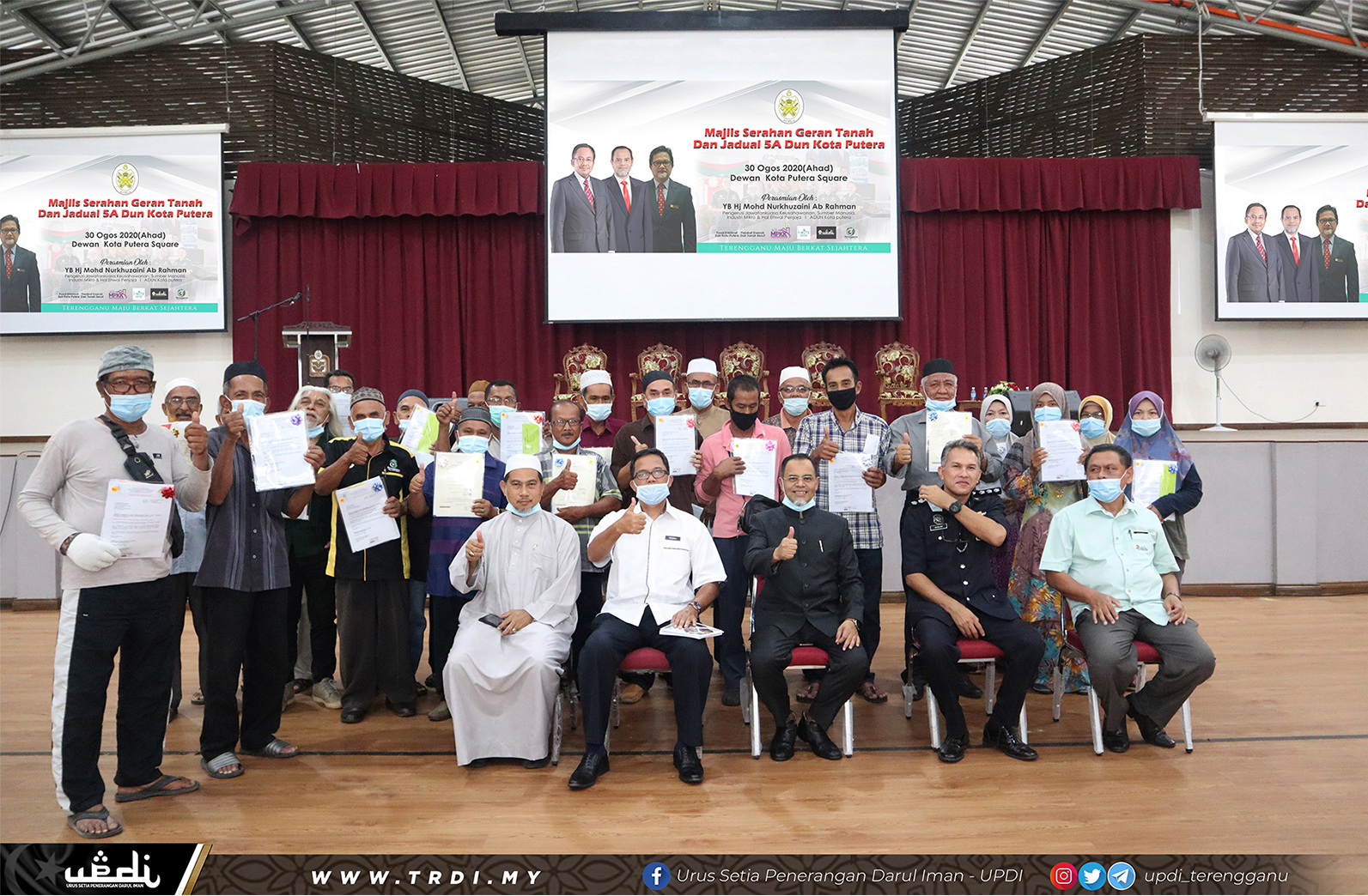 264 Penduduk Kota Putera Terima Geran Tanah