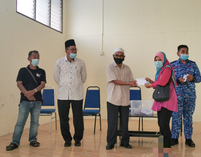240 Keluarga Mangsa Banjir Dungun Dapat Bantuan RM500
