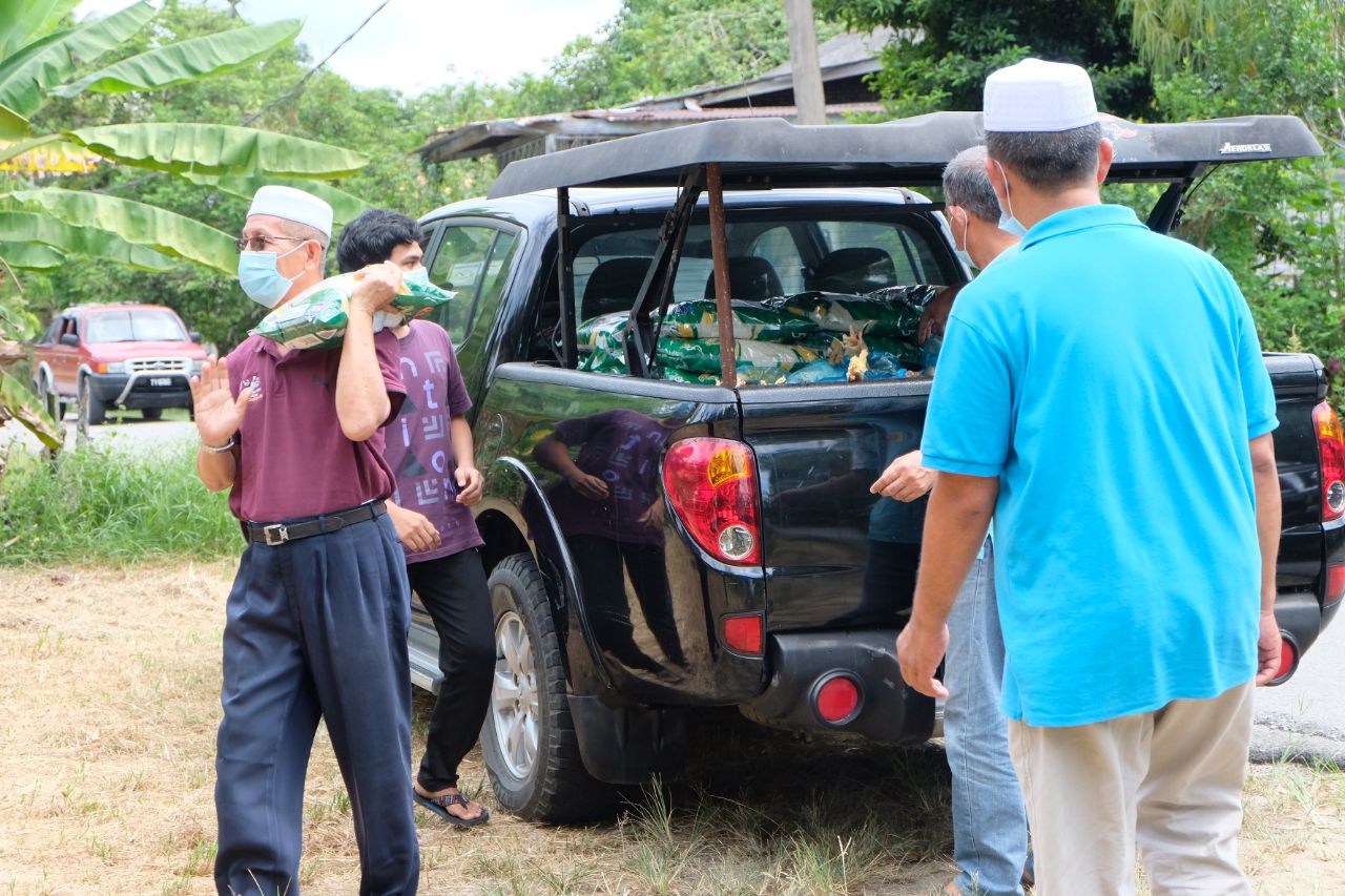 DUN Air Putih Agih 4,500 Ayam Dan Beras