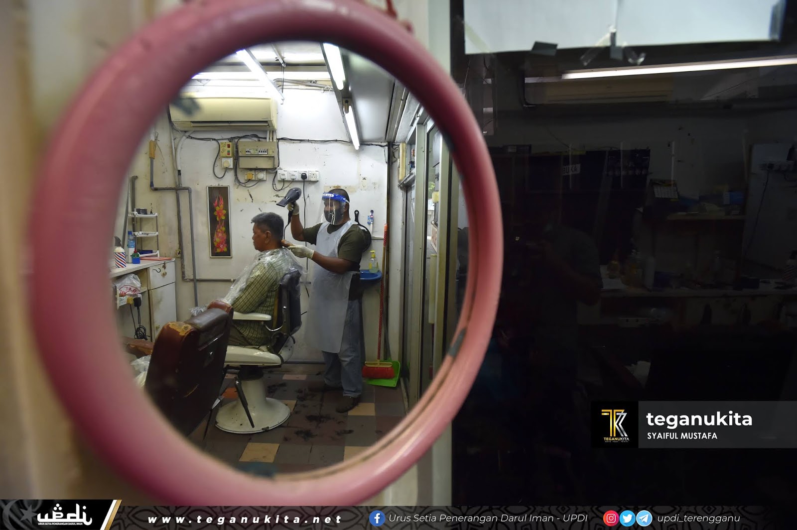 Kedai Gunting Rambut Mulai Operasi