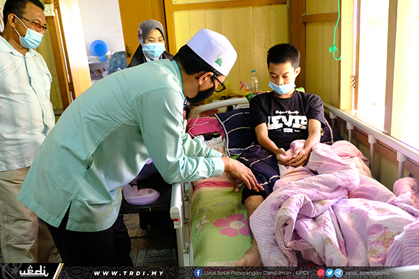 Remaja Mengidap Kanser Tulang Terima Sumbangan