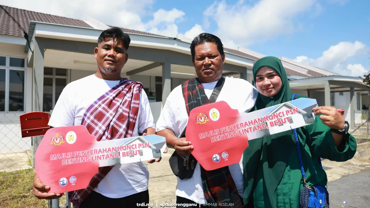 Rezeki Aidilfitri : Dulu Bayar Sewa RM300, Hari Ini Pegang Kunci Rumah Sendiri