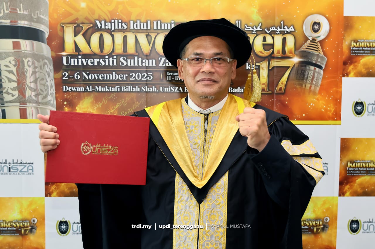Anak Jati Felda Jerangau 'Ketagih' Buat PHD Kali Ketiga