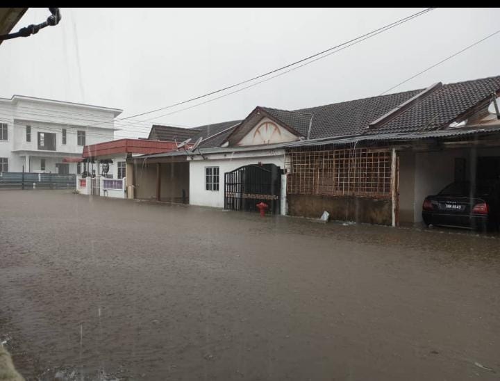 'Group Whatsapp Kecoh' 200 Keluarga Taman Murni Uda Tok Jembal Kembali Banjir
