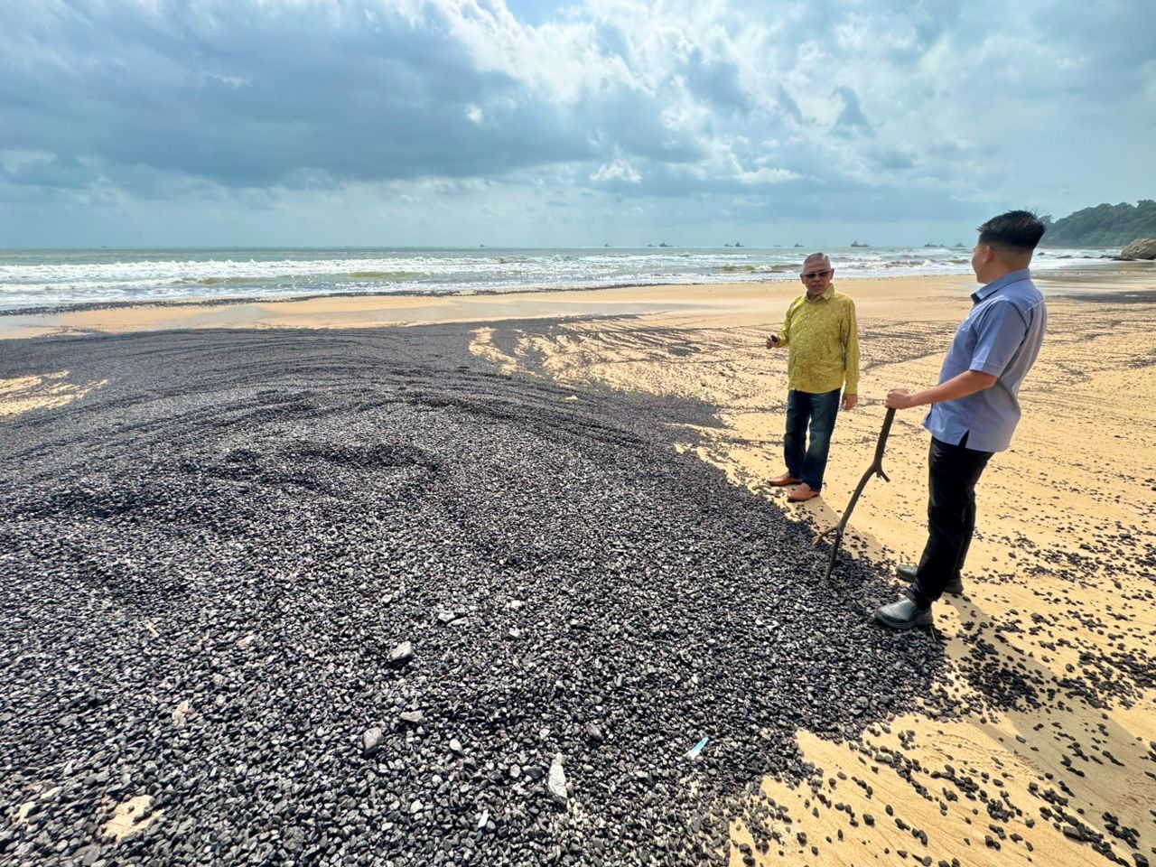 Jabatan Laut, Jabatan Alam Sekitar Diminta Siasat Pencemaran Di Pantai Teluk Kalong