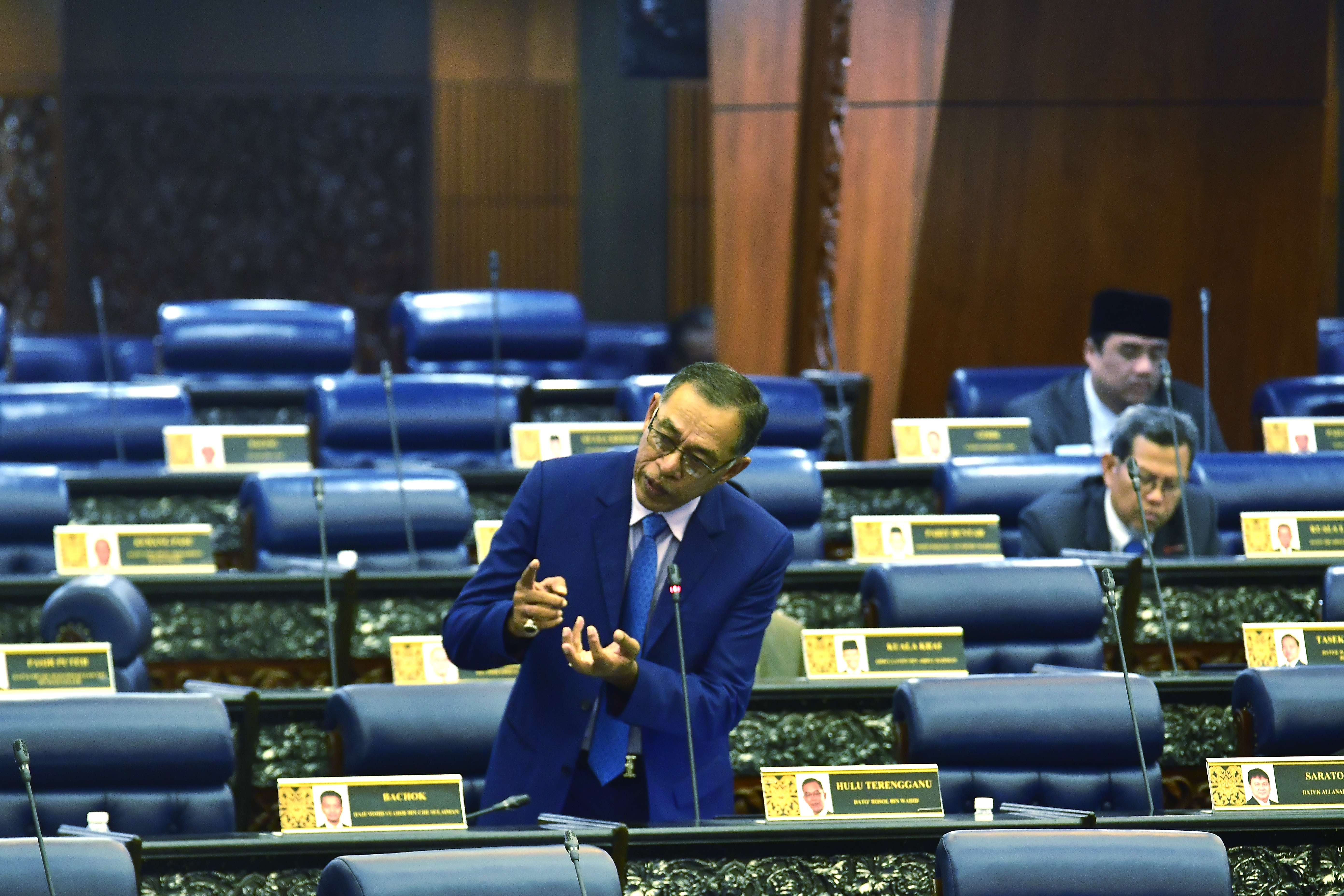 Rosol Bawa Rintihan Peneroka FELDA ke Parlimen