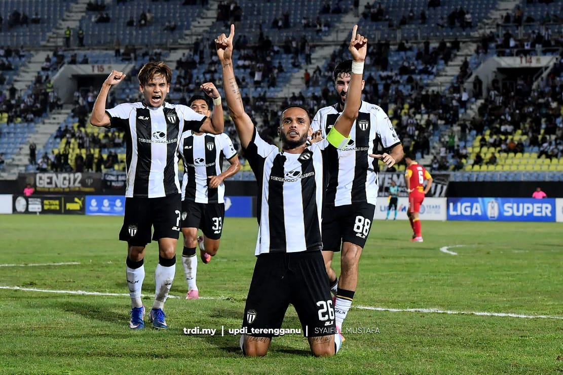 Sang Penyu Berjaya 'Tambat' Gergasi Merah