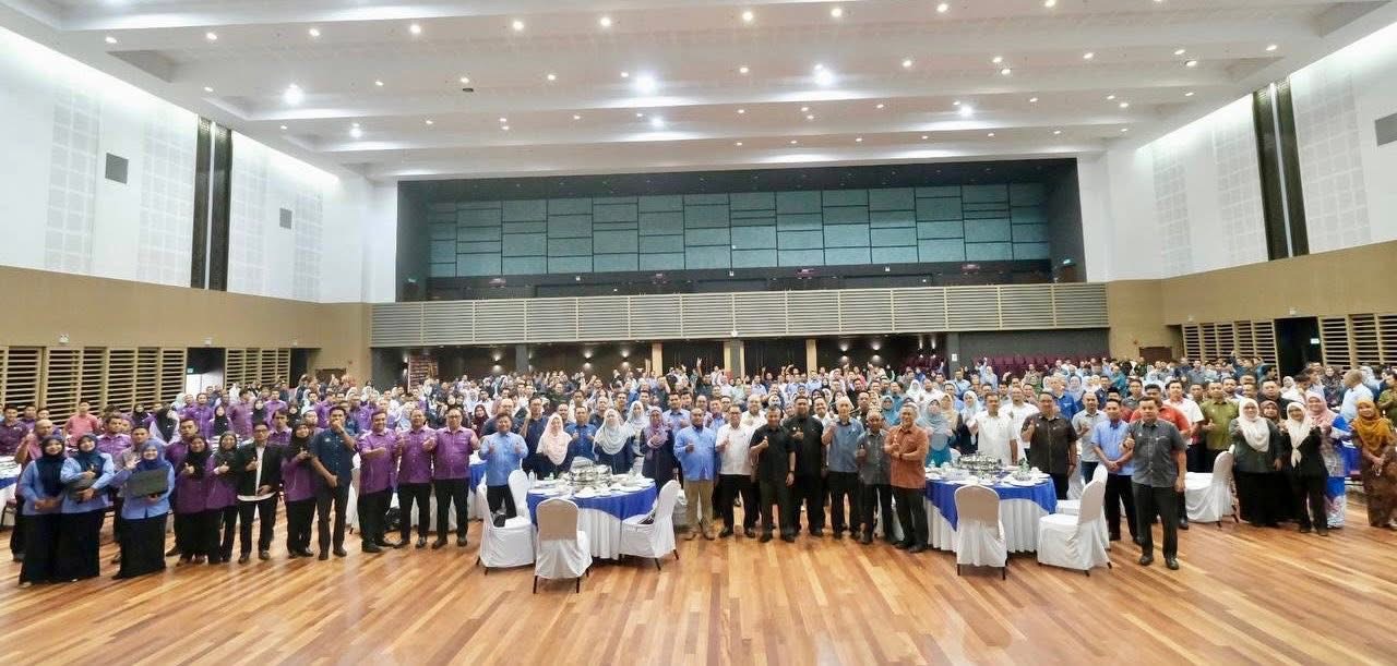 ‘Anggap rakyat seperti keluarga sendiri’ - Dr Azman