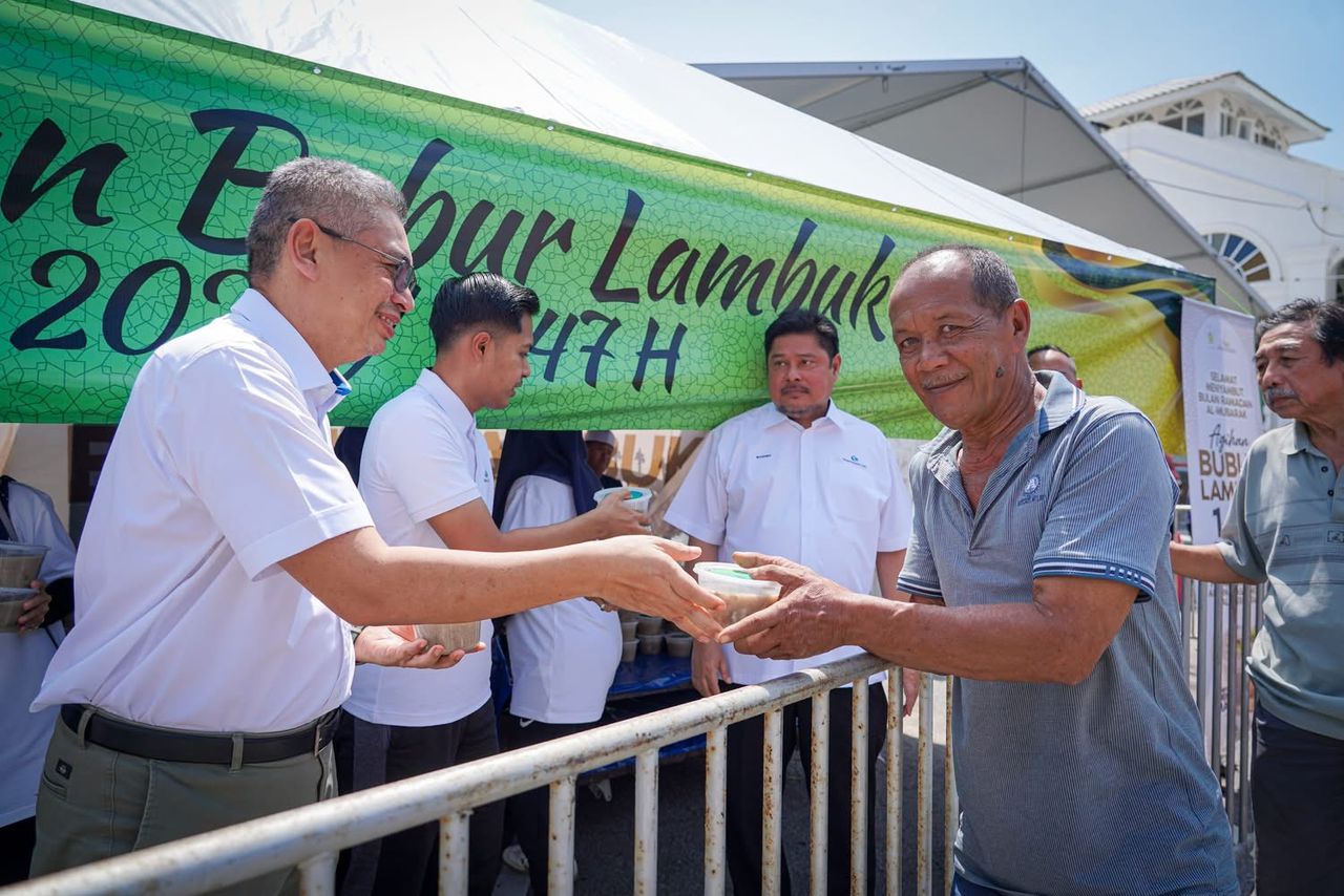 3,000 Bubur Lambuk Laris, Tradisi Ramadan Terengganu Inc Tarik Perhatian   