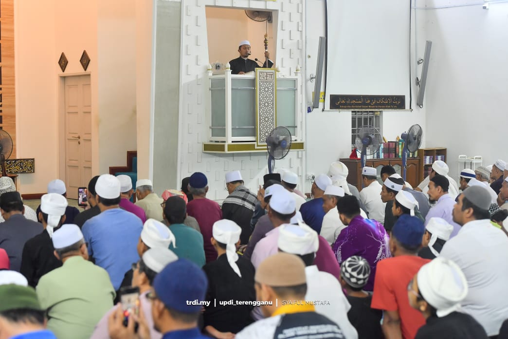Program Gerhana Bulan, Iftar Perdana Tarik Orang Ramai Hadir Masjid Mengabang Telipot