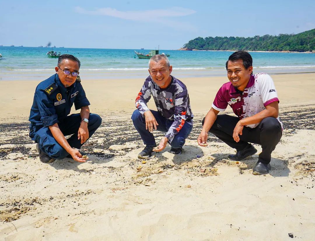 Pencemaran Pantai Teluk Kalong: Kerajaan Negeri Arah Tindakan Tegas