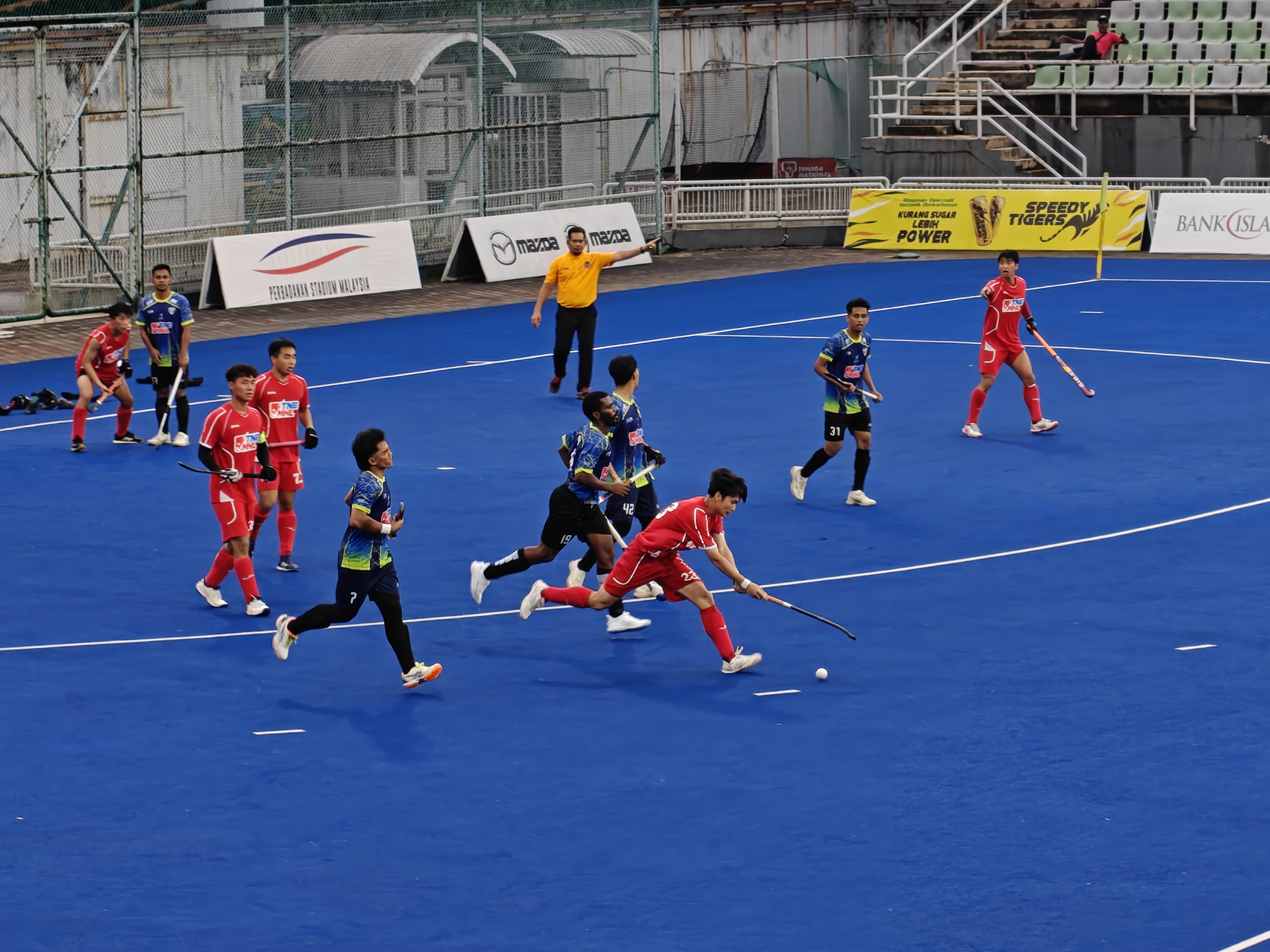 THT Belasah Liaoning 6-0, Insiden Kad Merah Faizal