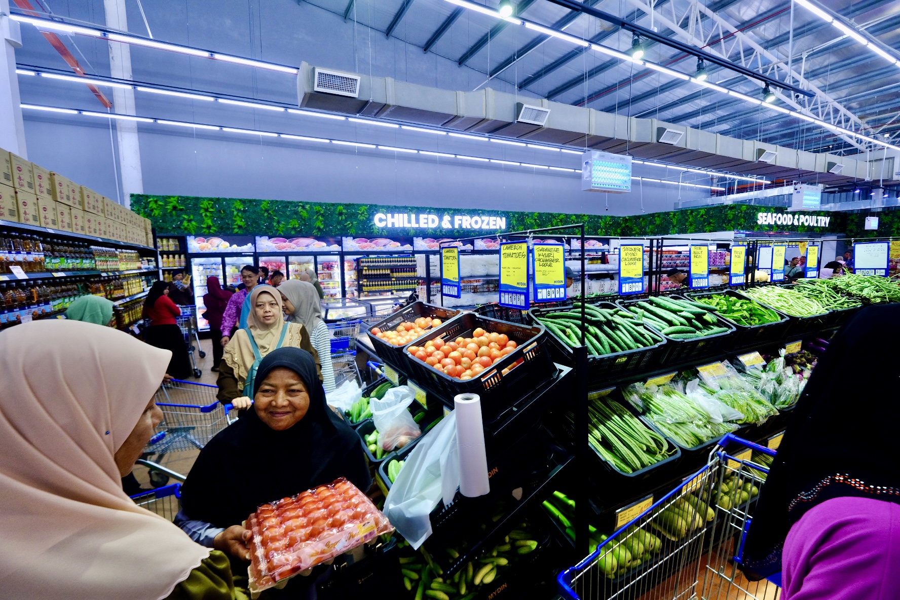 Pasar Raya Sunyi? Peniaga Jangan Melawan Arus, - Kata Dr Azman