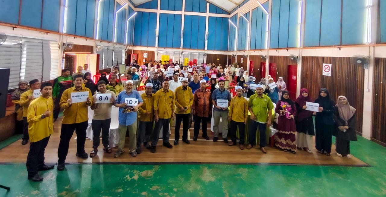 55 Pelajar Dirai Tanda Penghargaan