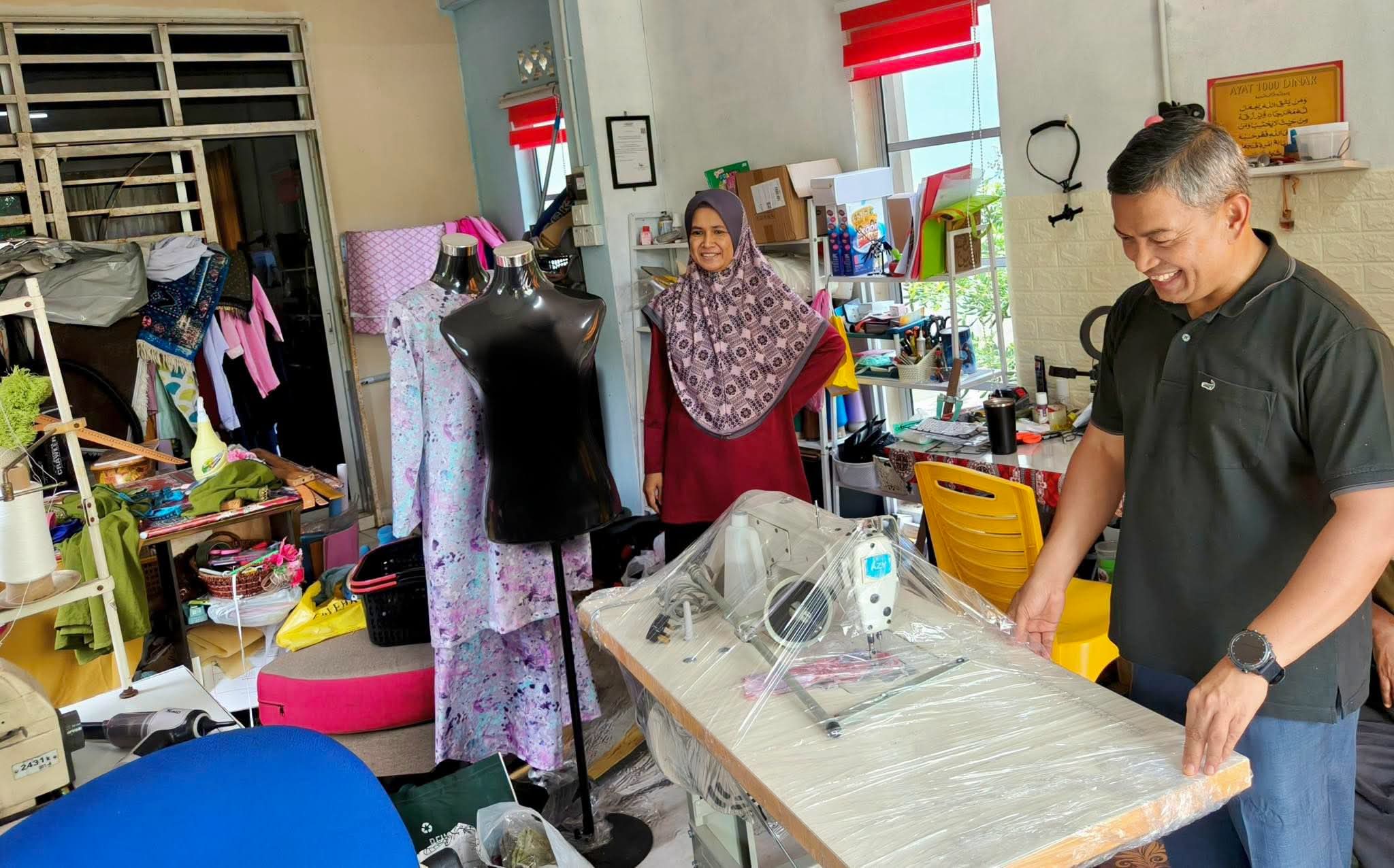 Bantuan Mesin Jahit Ringankan Beban Usahawan