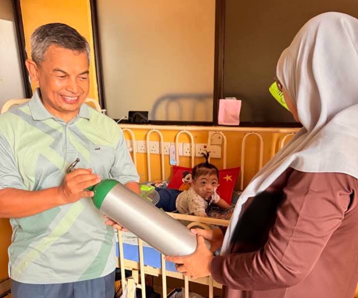 ADUN Jabi Sumbang Tong Oksigen Bantu Rawatan Adik Nasrulhaq di HUSM