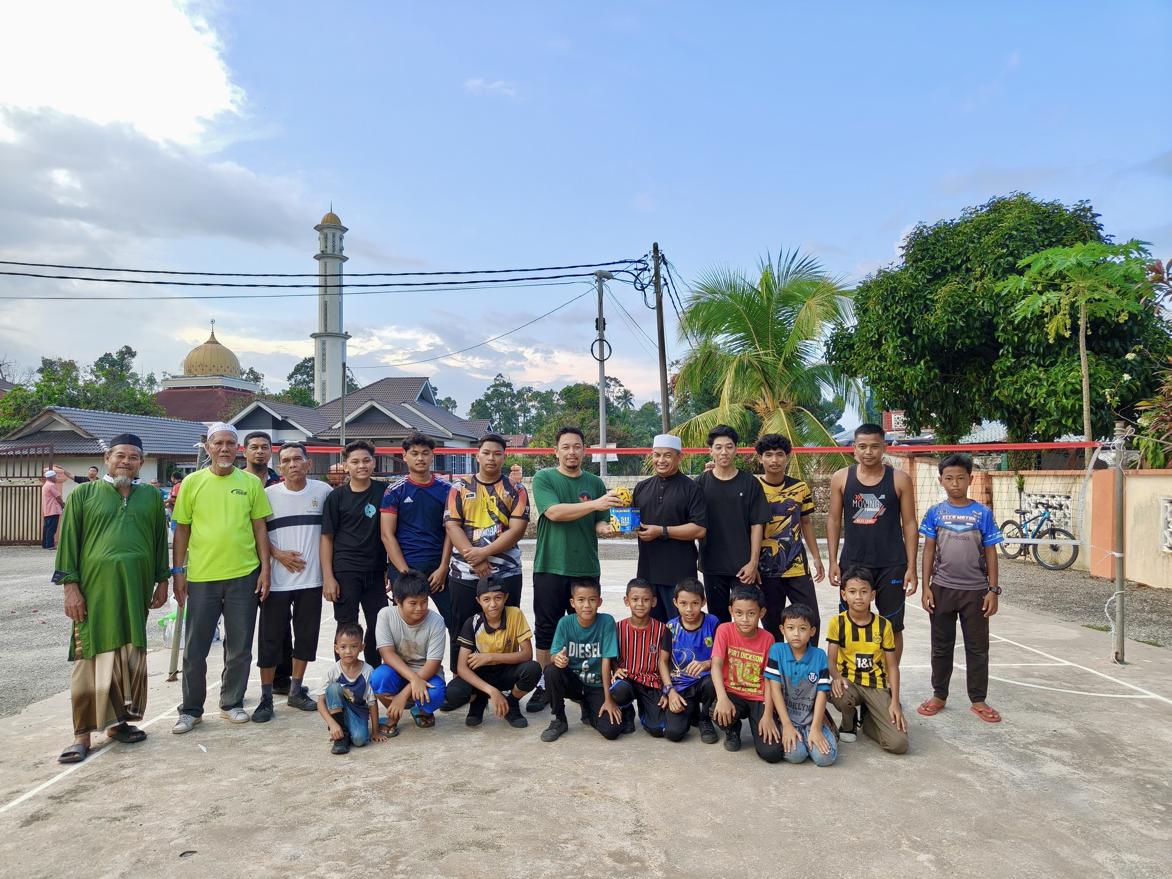 Semarak Sukan Anak Muda Kampung Gong Pasir, ADUN Jabi Sumbang Peralatan Sepak Takraw