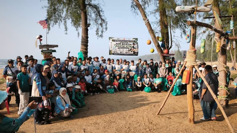 458kg Sampah Dikumpul, 120 Sukarelawan Bersatu Demi Pantai Bersih