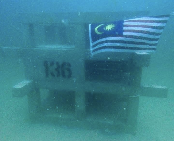 Jalur Gemilang Megah Di Dasar Laut,Terengganu Labuh Tukun Ke-136 Di Kuala Nerus 