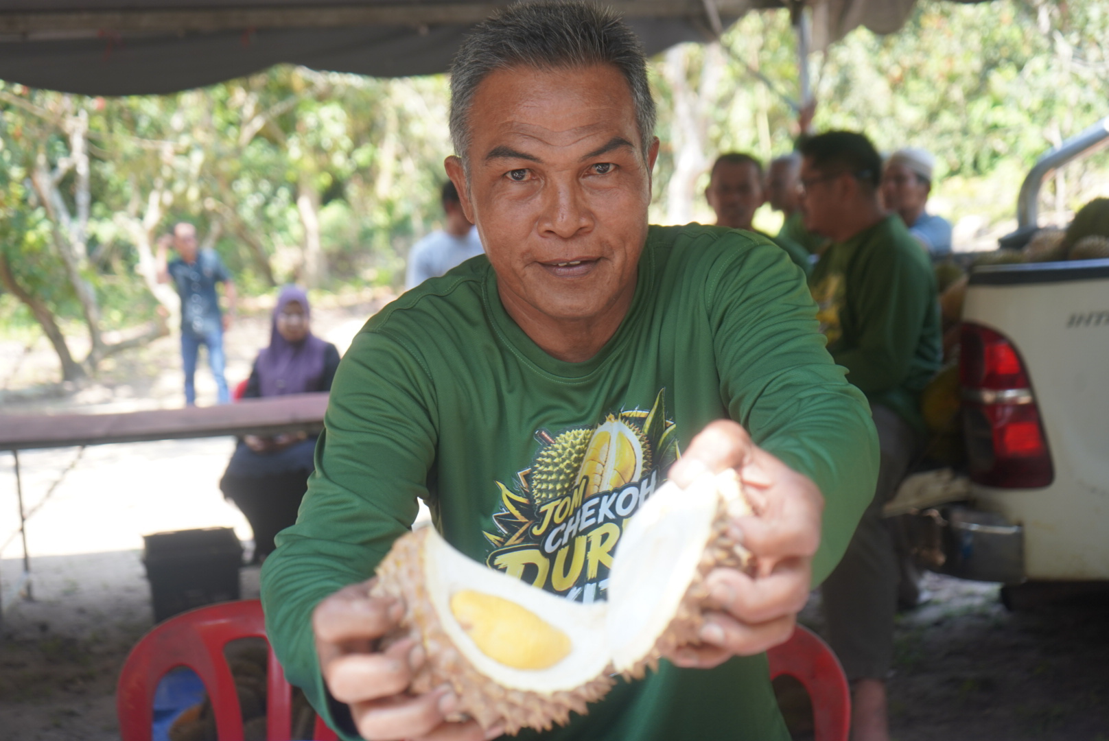 600kg Durian, Jom Chekoh Durian Kijal Curi Tumpuan Pengunjung