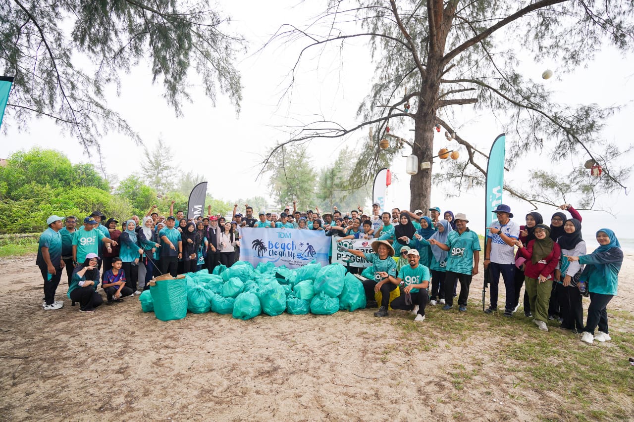 TDM Beach Clean Up Kumpul 200 Kilogram Sampah
