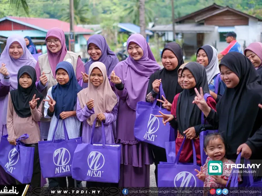 Nisa’ Hulur Bantuan Kepada Penduduk Pulau Redang