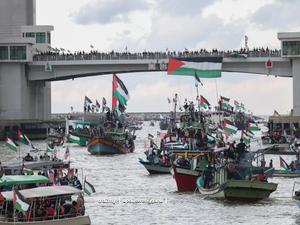 Muara Sungai Terengganu Jadi Saksi Solidariti Untuk Palestin Terus Membara