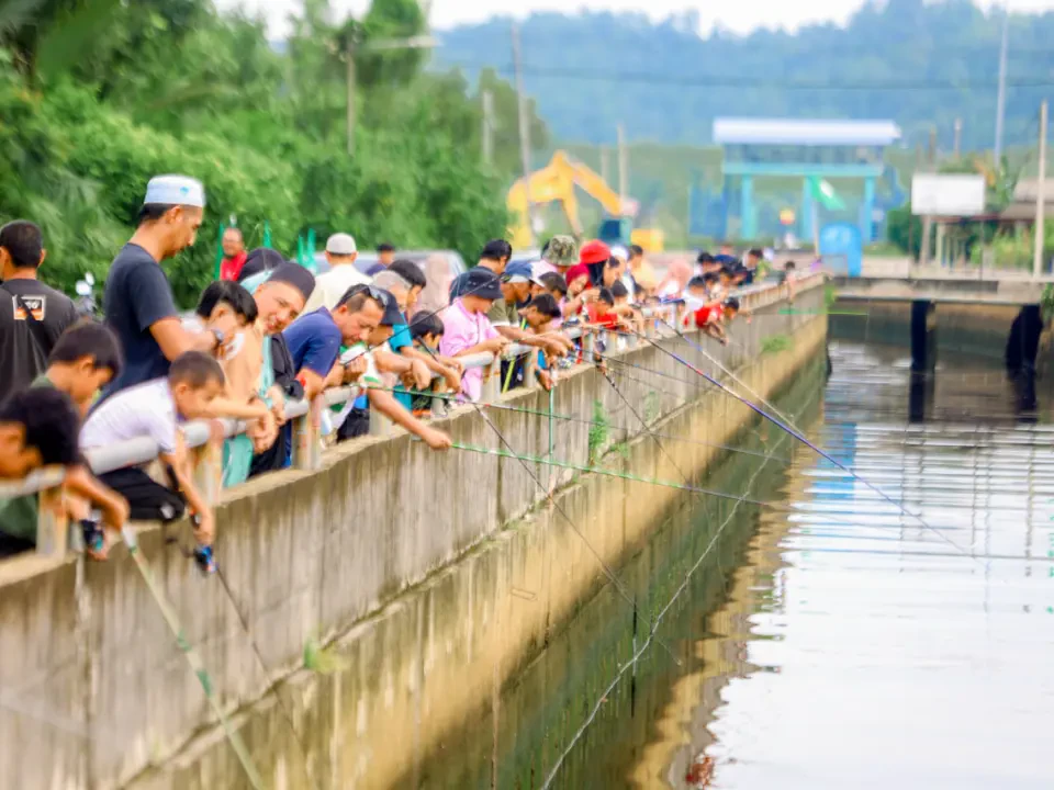 Pertandingan Mengail Ikan Dalam Longkang Jadi Tarikan