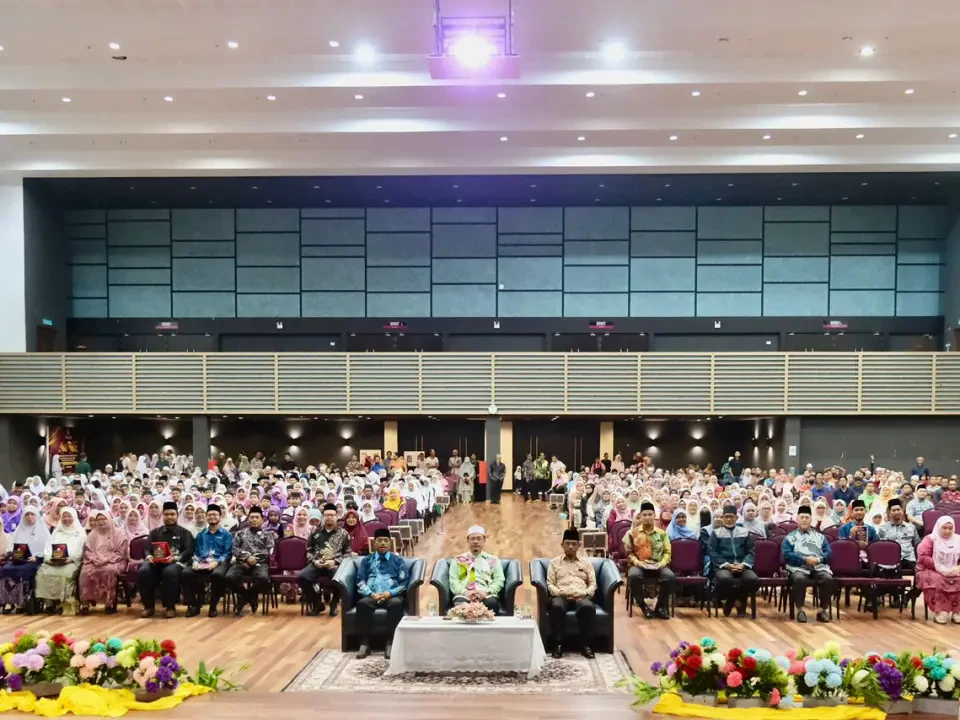 278 Pelajar Cemerlang SRIDI Dirai