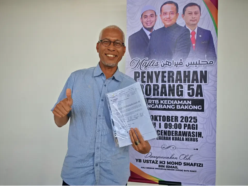 Warga Emas Terima Tanah Selepas Dua Dekad Menanti