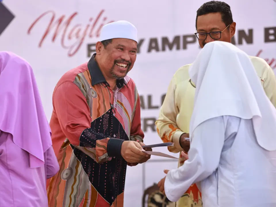 2,495 Calon SPM, STPM Dungun Terima Bantuan One-Off RM100