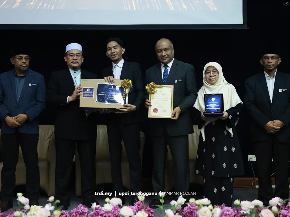 Wan Amzar Raih Anugerah Khas EXCO Pendidikan Kali Kedua