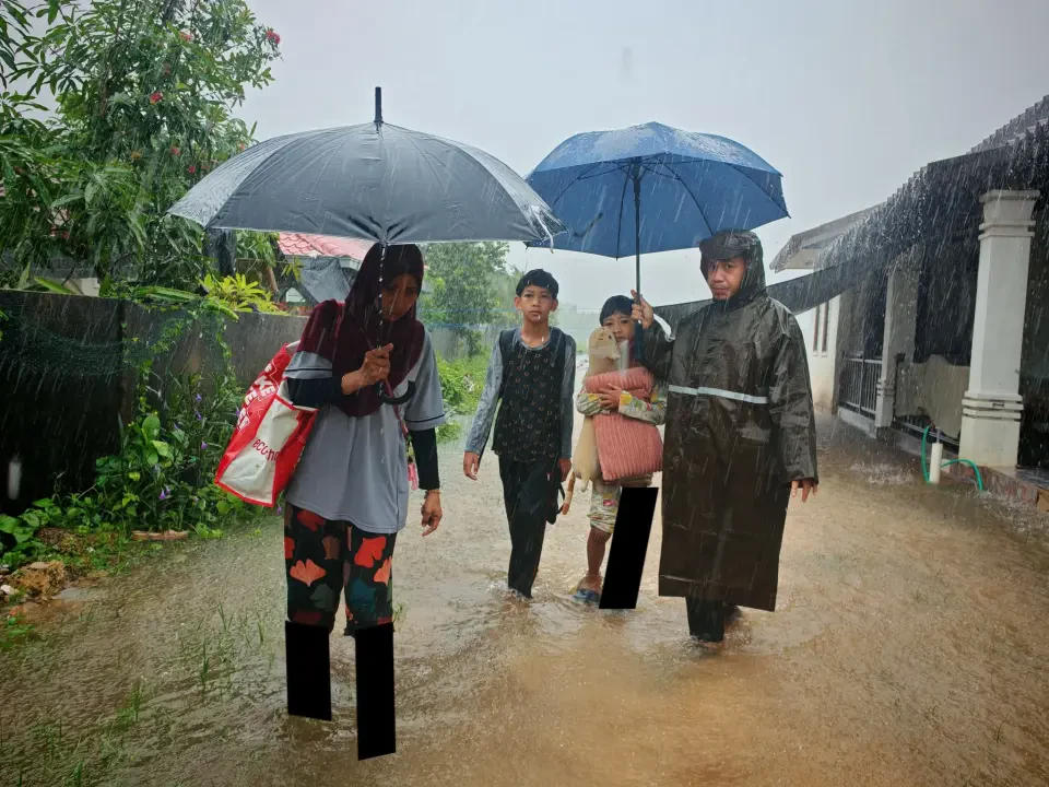 Situasi Banjir Batu Rakit Semakin Buruk, PPS Dibuka