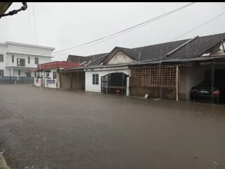 'Group Whatsapp Kecoh' 200 Keluarga Taman Murni Uda Tok Jembal Kembali Banjir