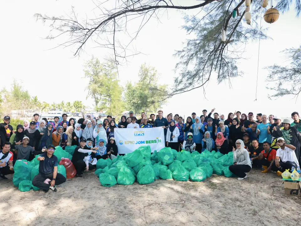 EPIC Anjur Program Bersih Pantai, Tanam 100 Pokok Rhu di Batu Buruk