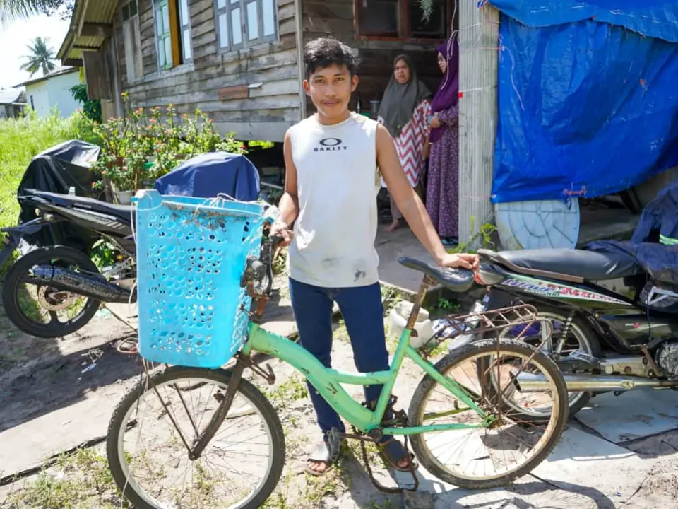 Basikal Jadi Teman Setia, Anak Sulung Gigih Cari Rezeki Tanggung Keluarga