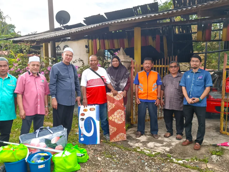 Kediaman Musnah Terbakar, Suami Isteri Tinggal Sehelai Sepinggang 