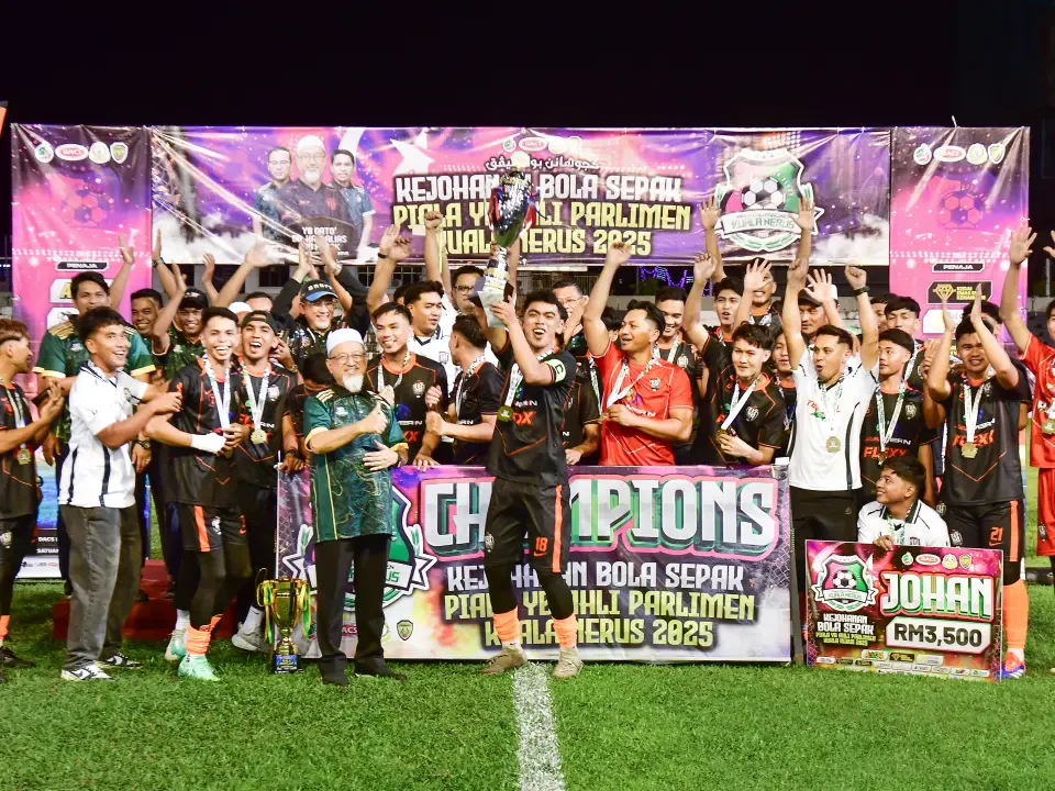 Bukit Tok Ris FC Julang Piala Ahli Parlimen Kuala Nerus