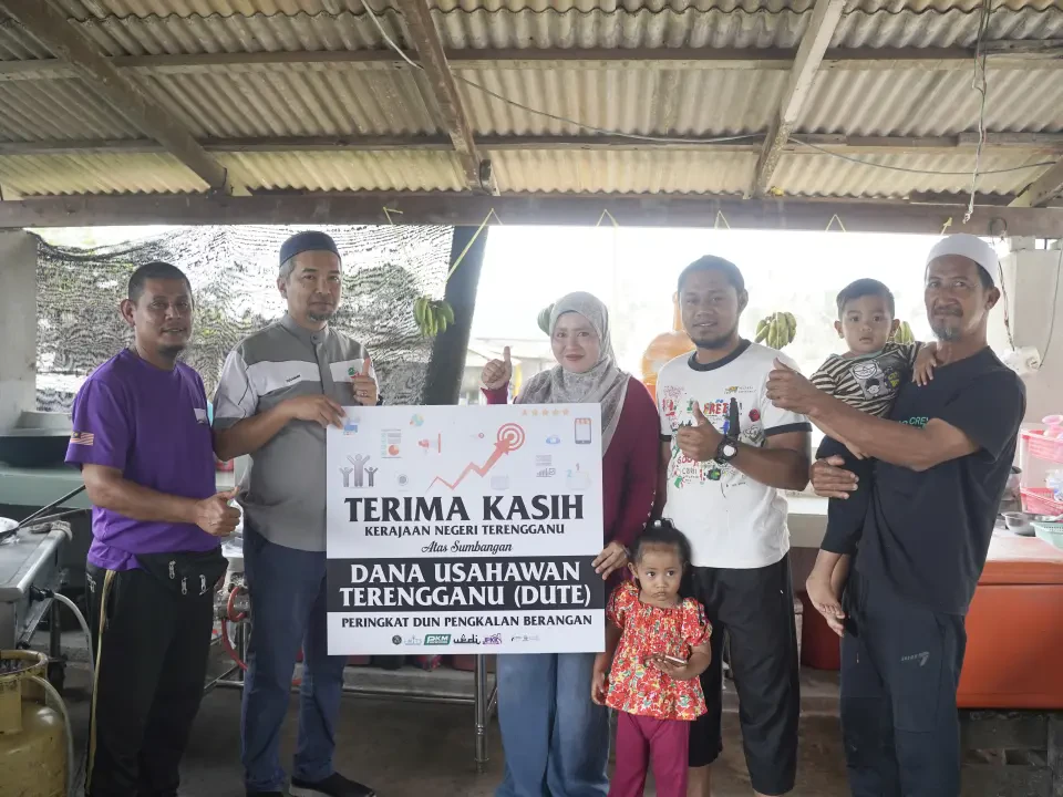 Peniaga Kecil Bersyukur Terima Bantuan Peralatan Niaga