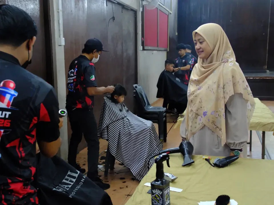 Program Gunting Rambut Percuma Ringankan Beban Keluarga DUN Ladang