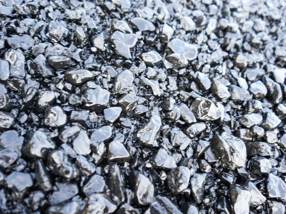 Objek Hitam Terdampar Di Pantai Kemaman