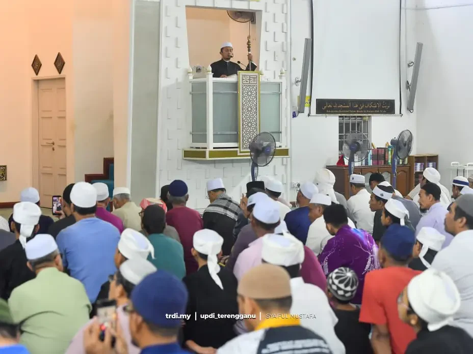 Program Gerhana Bulan, Iftar Perdana Tarik Orang Ramai Hadir Masjid Mengabang Telipot