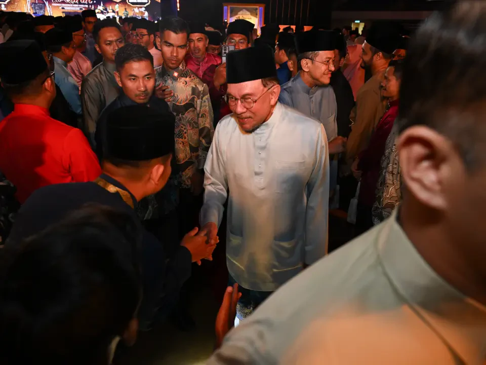 "Tahniah Menteri Besar" - Anwar Puji Pembangunan Huffaz Terengganu