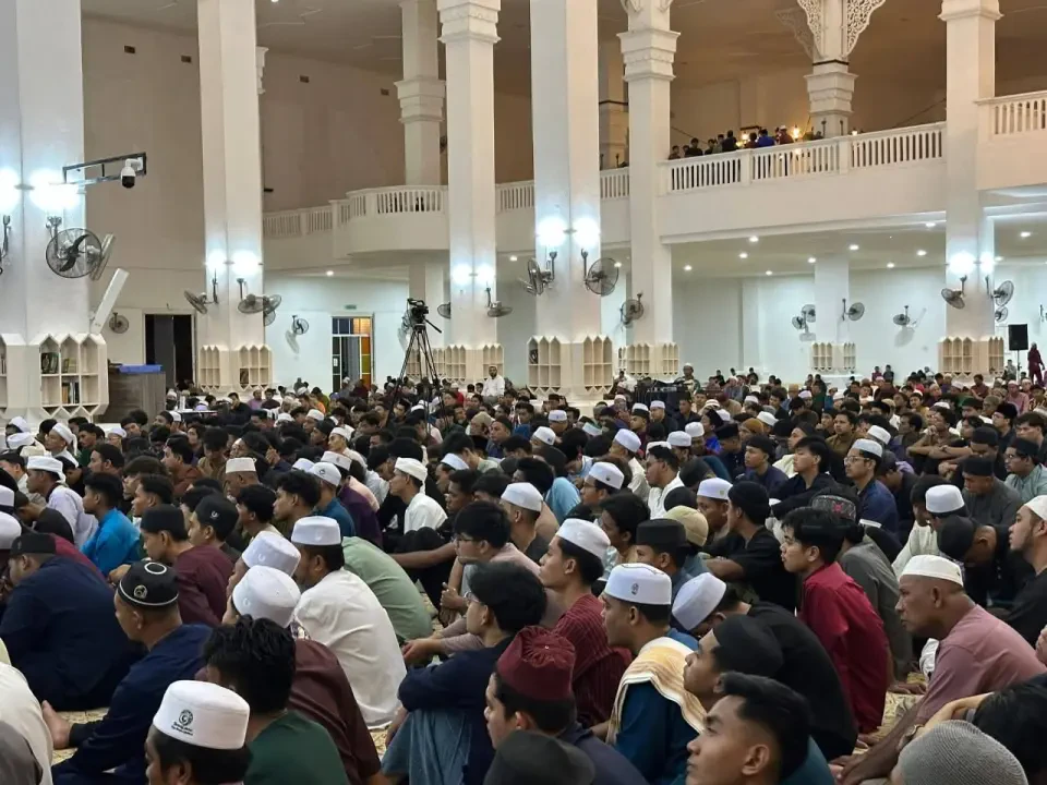 17, 000 Banjiri Masjid Taman Ilmu